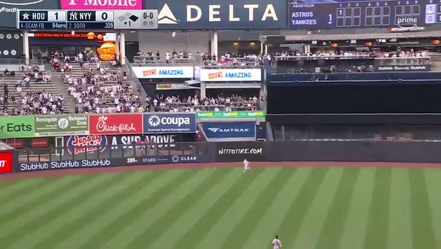 ¡Juan Soto la sacó a 440 pies para darle la ventaja a los Yankees!