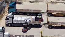 Israele mostra i camion di aiuti che attraversano valico Kerem Shalom