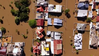 Muertes por lluvias en Brasil suben a 100, autoridades piden no volver a zonas de riesgo