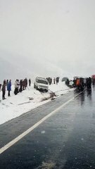 Land rover discovery stucked in snow