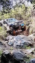 Pajero sfx 2400 stucked on rock