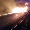 Un camión cisterna se incendió a la altura de Bombeo carretera al occidente del país