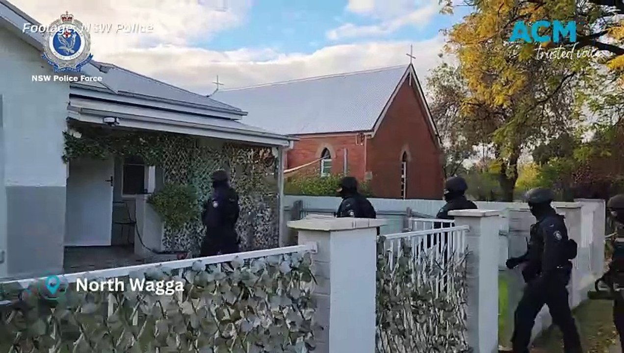 Strike Force Gride raid Wagga home, arrest men in drug investigation | The Daily Advertiser