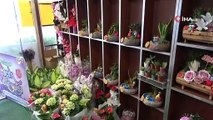 Deprem bölgesinde Anneler Günü'ne özel duygulandıran 'Askıda Çiçek' uygulaması