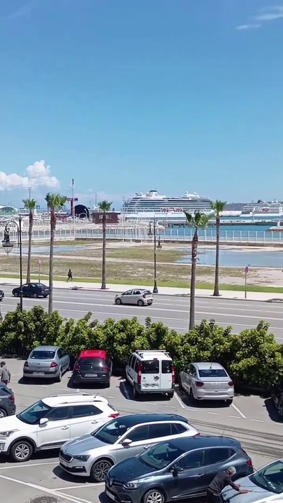 Sigue me ✅ الغربة تنادي  #trending #tiktok #trendingshorts #trend #foryou #fyp