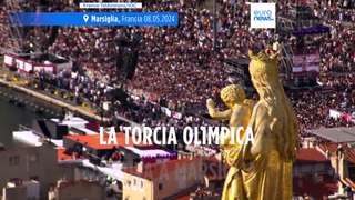 Olimpiadi di Parigi, la torcia olimpica arriva a Marsiglia: prima tappa della staffetta di 68 giorni