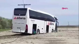 Kayseri'de yolcu otobüsü şarampole devrildi! Yaralılar var