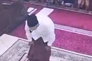 وفاة إمام مسجد أثناء صلاة الفجر في إندونيسيا