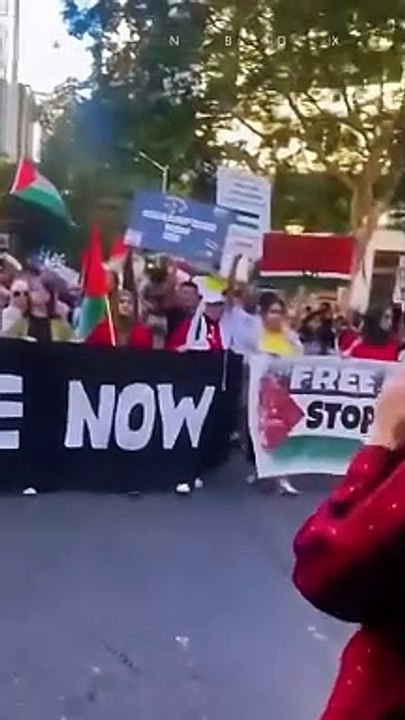 #มหาวิทยาลัยโคลัมเบีย #CEASEFIRENOW #อิสราเอล #ปาเลสไตน์ นักศึกษากำลังพิจารณาที่จะขยายการประท้วงในคืนแรกที่ตั้งแคมป์ในวิทยาเขตของมหาวิทยาลัยของรัฐบาสก์ เพื่อแสดงความสามัคคีกับชาวปาเลสไตน์