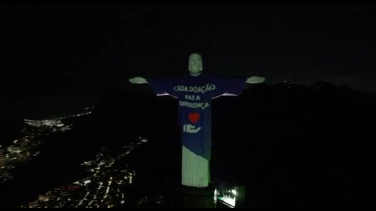 Alluvione in Brasile, oltre 100 morti. Il Cristo Redentore illuminato