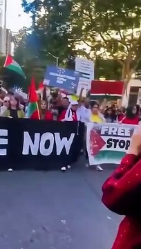 #มหาวิทยาลัยโคลัมเบีย #CEASEFIRENOW #อิสราเอล #ปาเลสไตน์ นักศึกษากำลังพิจารณาที่จะขยายการประท้วงในคืนแรกที่ตั้งแคมป์ในวิทยาเขตของมหาวิทยาลัยของรัฐบาสก์ เพื่อแสดงความสามัคคีกับชาวปาเลสไตน์