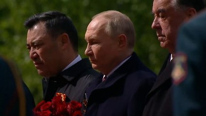 Putin lays flowers at Tomb of Unknown Soldier as Russia marks Victory Day