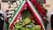 Mattarella rende omaggio ad Aldo Moro in via Caetani, la deposizione della corona di fiori