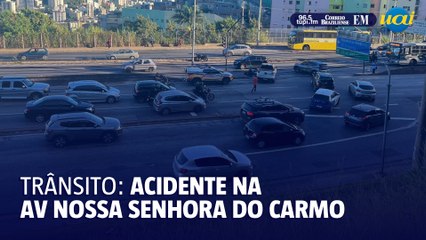 Acidente com carro e moto complica trânsito