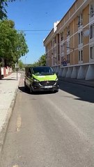 Vean la furgoneta de Vox que tiene “en vilo” a los inmigrantes en Cataluña