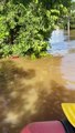 Corpo de Bombeiros resgate idoso em enchente no Rio Grande do Sul