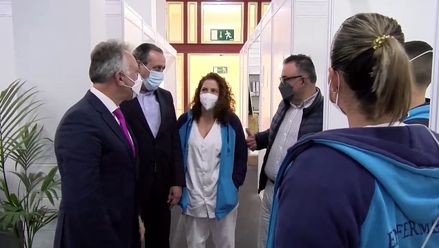 Agentes de la Policía entran en la Consejería canaria de Sanidad y Clavijo promete colaboración