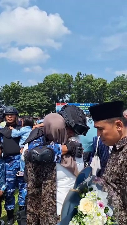 Tangis haru selesai Pendidikan militer