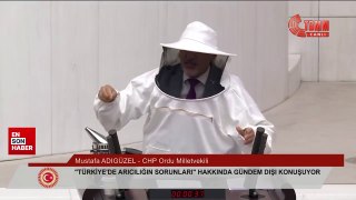 CHP'li vekil Mustafa Adıgüzel, Meclis'te arıcıların tulumunu giydi