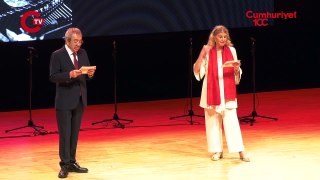 Cumhuriyet 100 yaşında! Selçuk Yöntem ve Zeynep Oral'dan şiir dinletisi