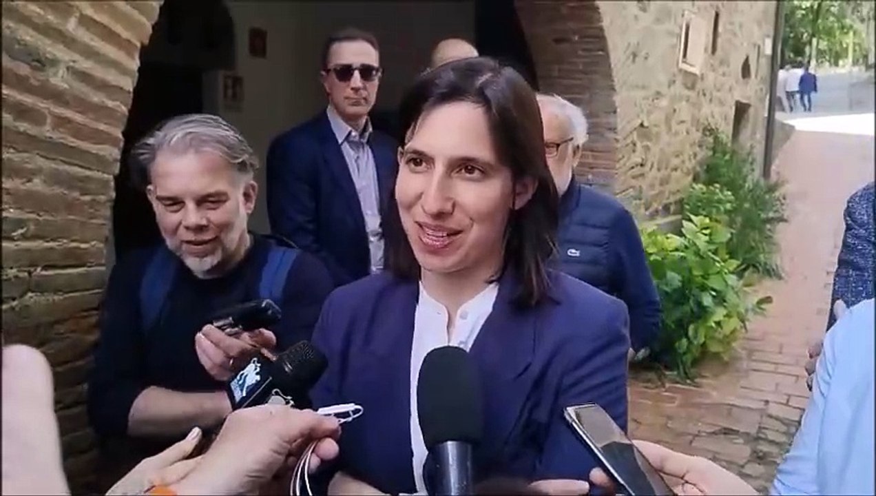 Elly Schlein visita Rondine: "Commossa dall'incontro con questi giovani"
