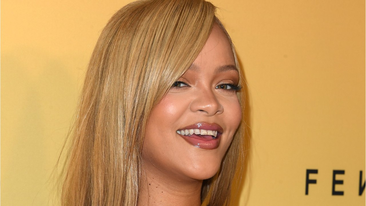 GALA VIDÉO - Rihanna comblée par ses deux enfan...