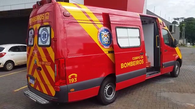 Jovem tem fratura aberta na perna após colisão na Rua JK, no Alto Alegre