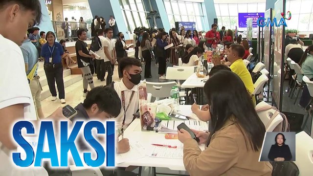 Upskilling o dagdag na skills training, nakikitang tugon ng DOLE sa job mismatch | Saksi