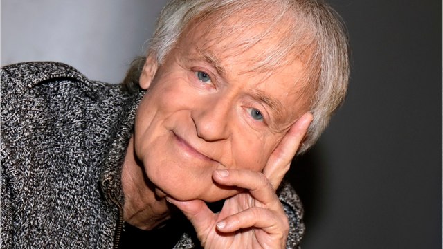 GALA VIDEO - Dave jeune octogénaire et admiratif de Hugues Aufray, 94 ans : “Il fait plus jeune que moi !”