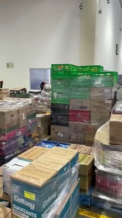 Apertura del centro de distribución de tiendas Ara
