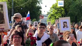 Cientos de rusos celebran la victoria de la Segunda Guerra Mundial en las calles de Viena