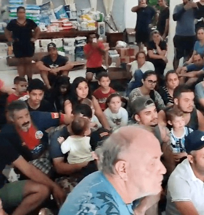 Moradores de Canoas fazem agradecimento emocionado a Barra Velha