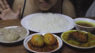 EATING DUDH CHITOI PITHA, EGG MASALA, BOTTLE GOURD WITH FISH CURRY, MASOOR DAL, WHITE RICE | MUKBANG