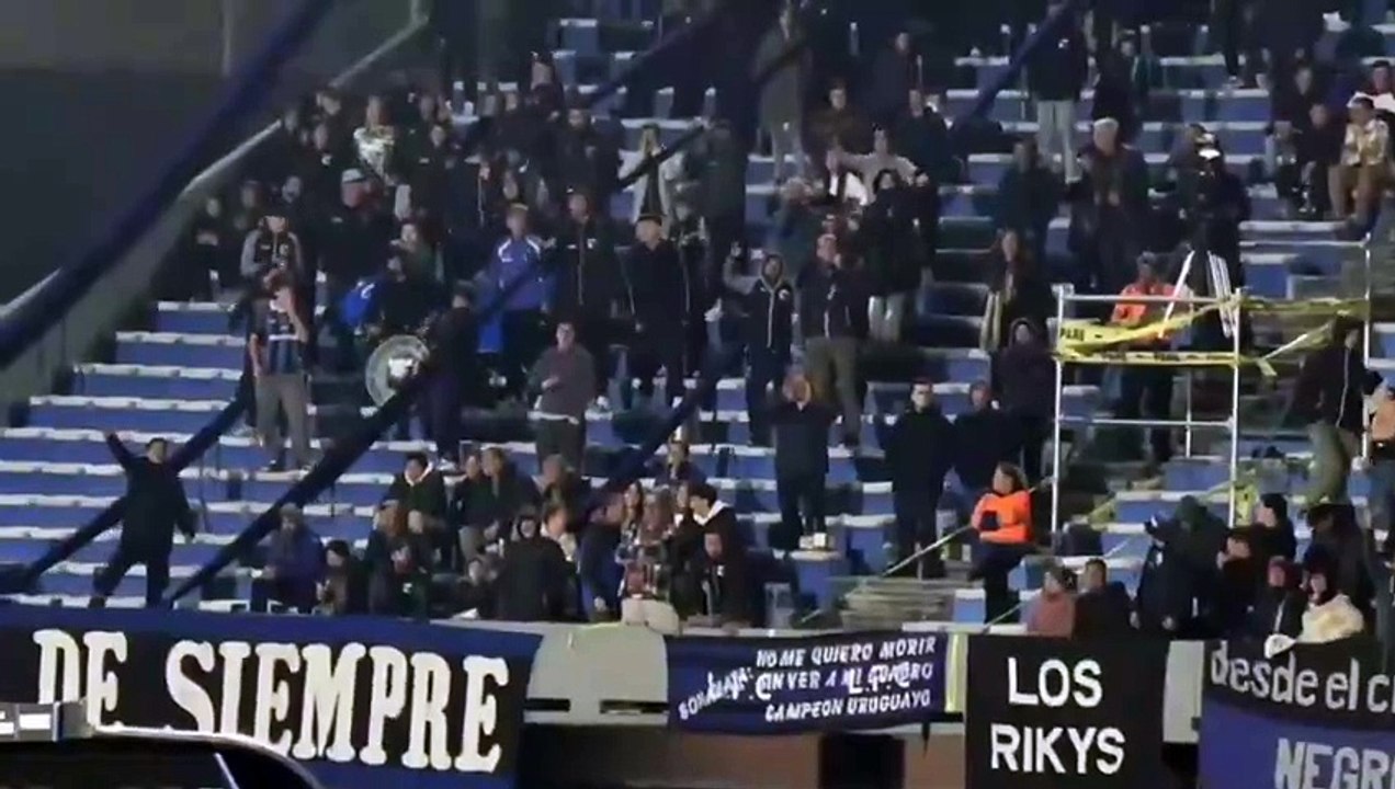 20240509 Hincha de Liverpool realiza gestos racistas contra los jugadores de Palmeiras por Copa Libertadores