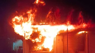 रेडीमेड कपड़े की दुकान में आग, लाखों का माल जलकर हुआ खाक