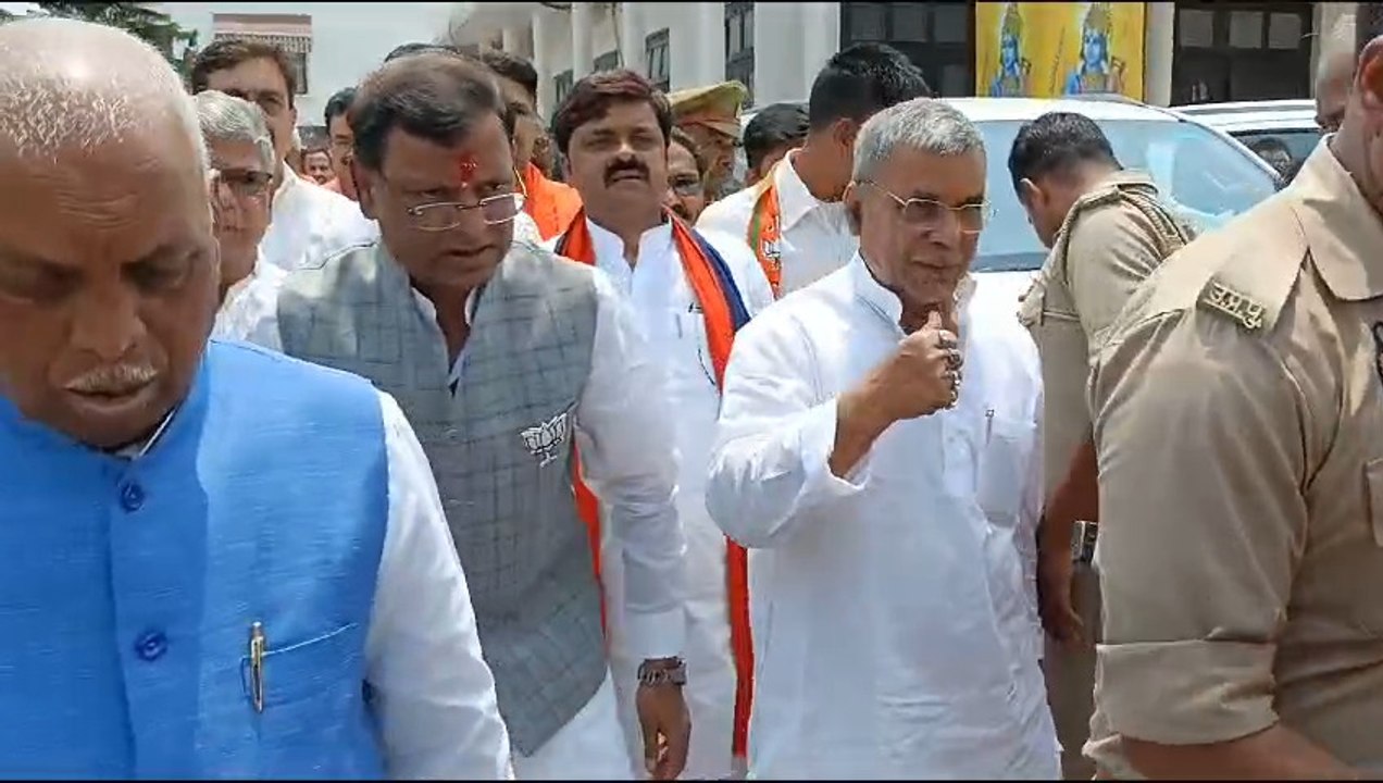 केन्द्रीय वित्त राज्य मंत्री पंकज चौधरी ने नामांकन से पहले किया रोड शो