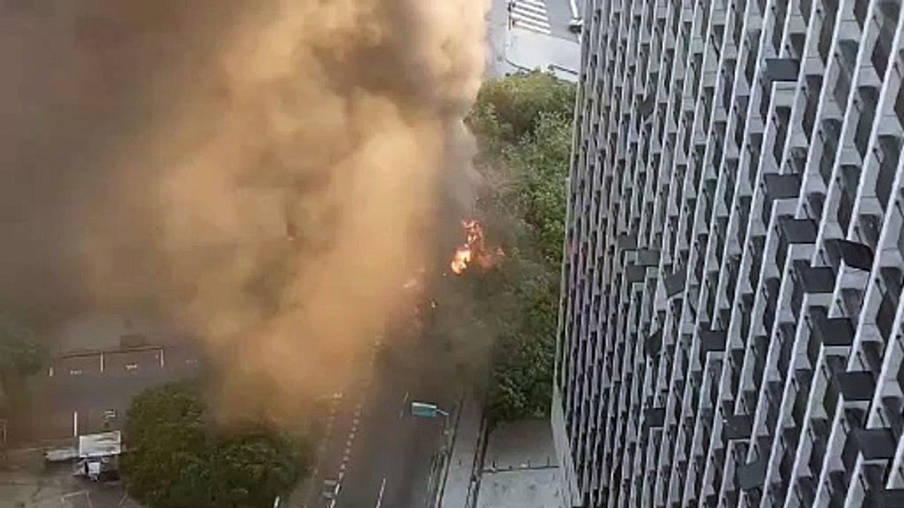 Vídeo: ônibus explode e pega fogo no Centro do Rio
