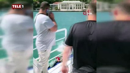 Boğaza düşen papağan kendisini kurtaran vatandaşa adeta sarıldı