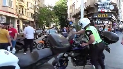 Taksim’de yaya yolunu işgal eden motosiklet sürücülerine ceza yağdı