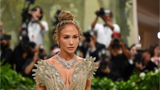 GALA VIDEO - Jennifer Lopez critiquée pour son apparition au Met Gala : pourquoi elle n’a pas fait l’unanimité