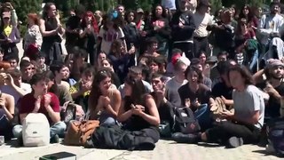 Universitarios madrileños montan una acampada indefinida frente a la Complutense en apoyo a Gaza