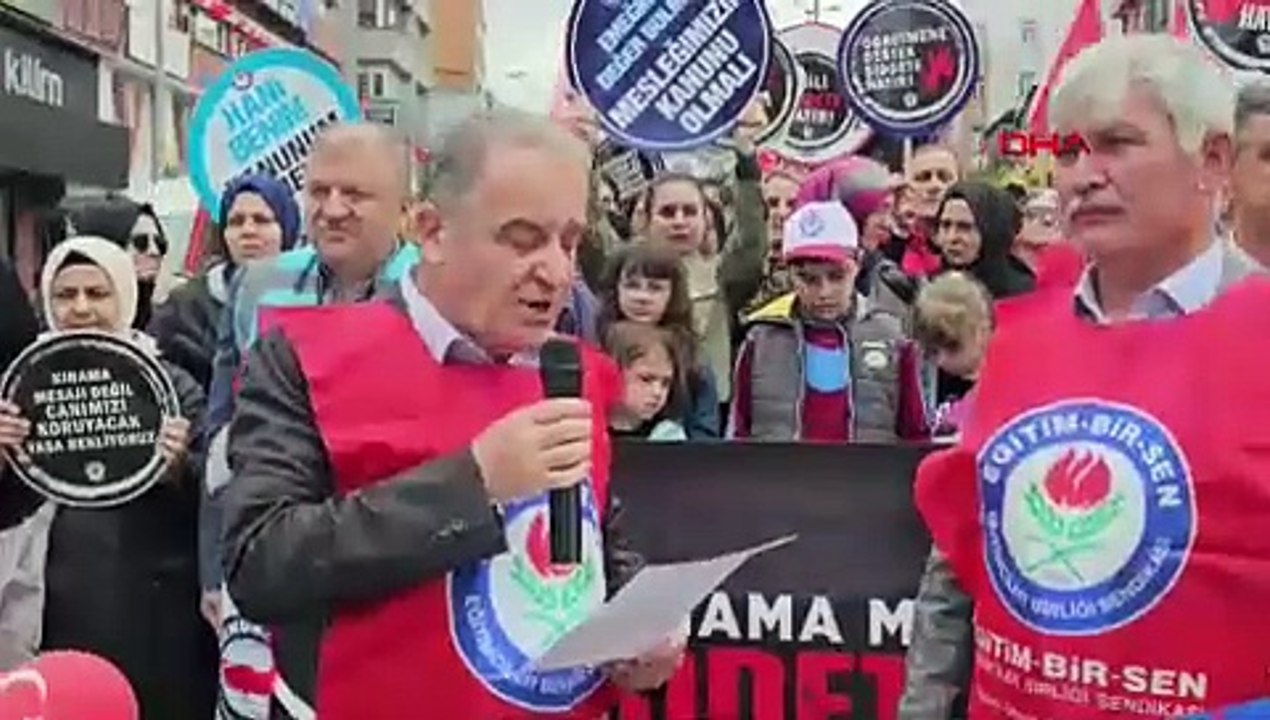 Öğretmen annesine destek verdi, eylemde şiir okudu