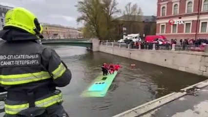 Rusya’nın St. Petersburg kentinde yolcu otobüsü nehre uçtu! O anlar kamerada