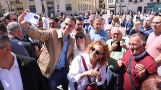 Sánchez visita el centro de Tarragona por sorpresa en el último día de campaña electoral