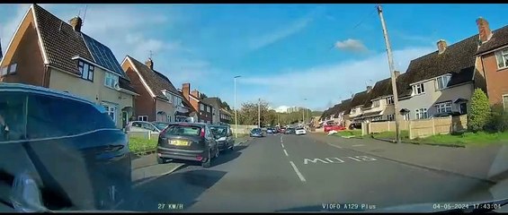 Dramatic Carjacking Caught on Camera in Dudley 🚗