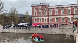 شاهد: فاجعة في سان بطرسبرغ.. حافلة تسقط من جسر إلى نهر وتخلف 3 قتلى