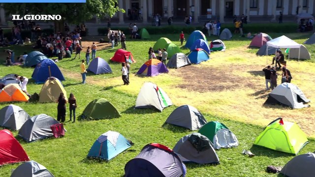 Tende in Statale, studenti occupano l'ateneo: ?Fuori Israele dall?universit??