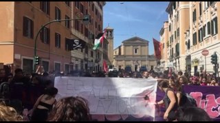 Roma, tensione al corteo contro gli Stati Generali della Natalità