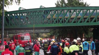 شاهد: أكثر من 90 مصابا بعد خروج قطار عن مساره واصطدامه بقطار فارغ في بوينس آيرس
