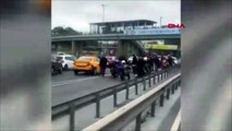 Motosikletli polisler taksiye çarptı! 2 yaralı